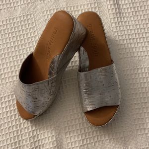 Gentle souls, extremely comfortable wedges, never worn